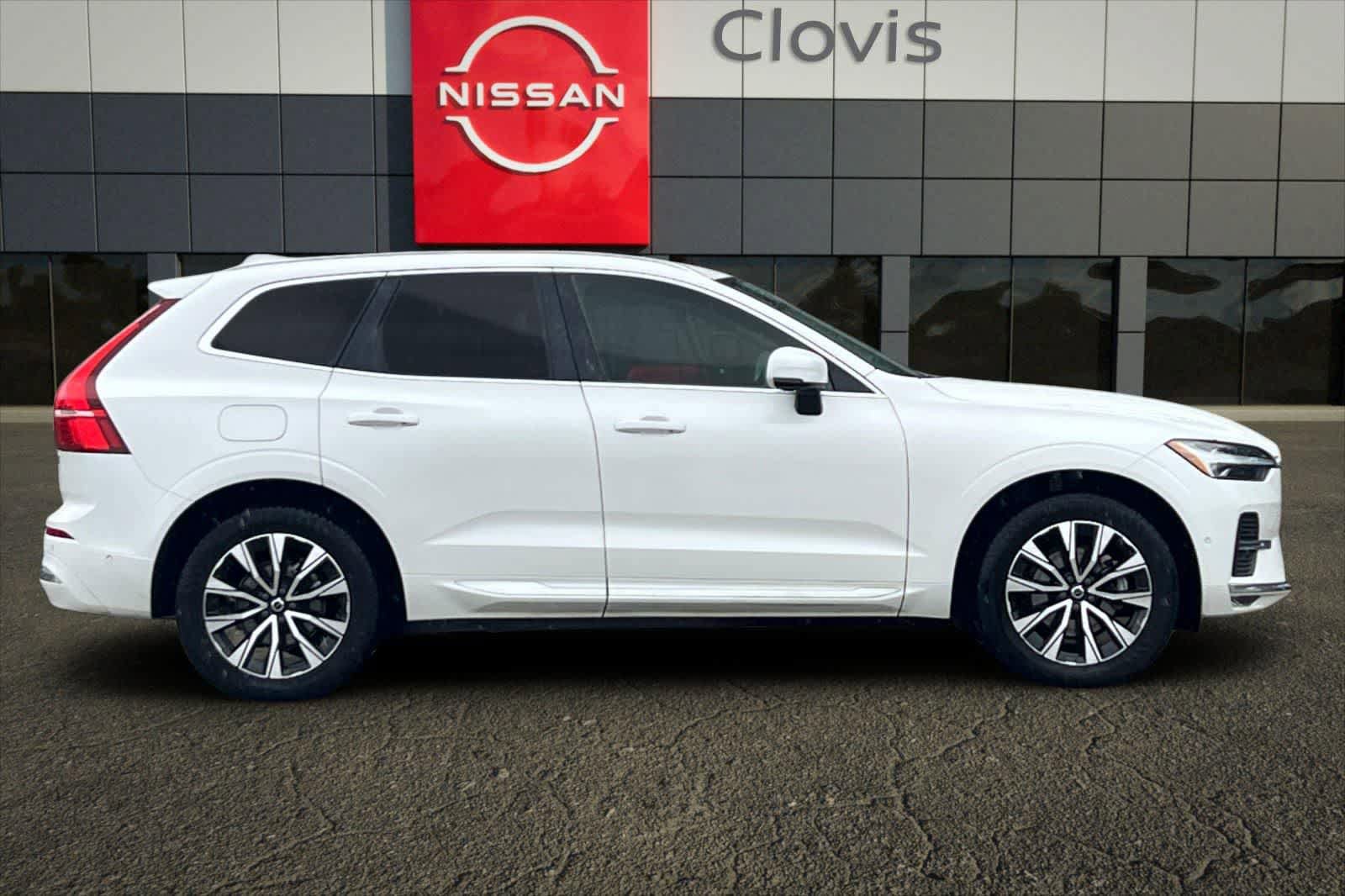 Used 2023 Volvo XC60 B5 Plus image 9