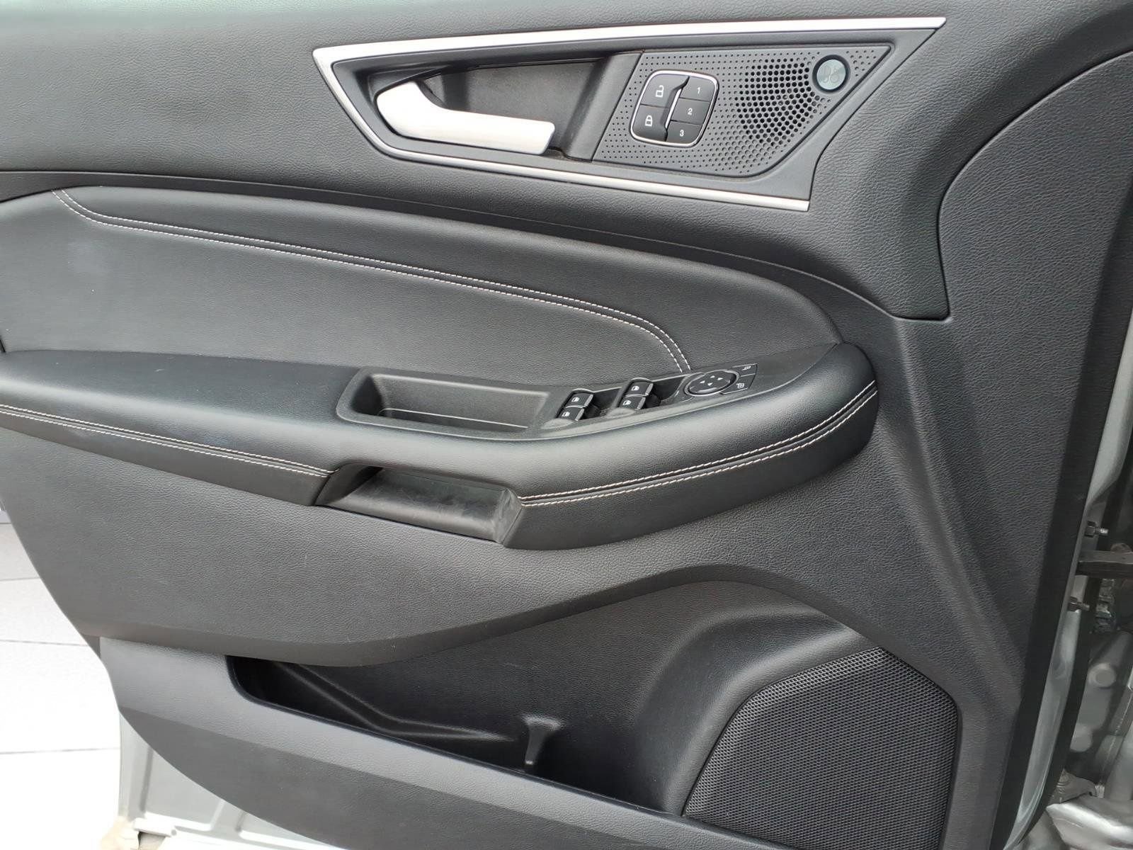 Used 2022 Ford Edge Titanium image 21