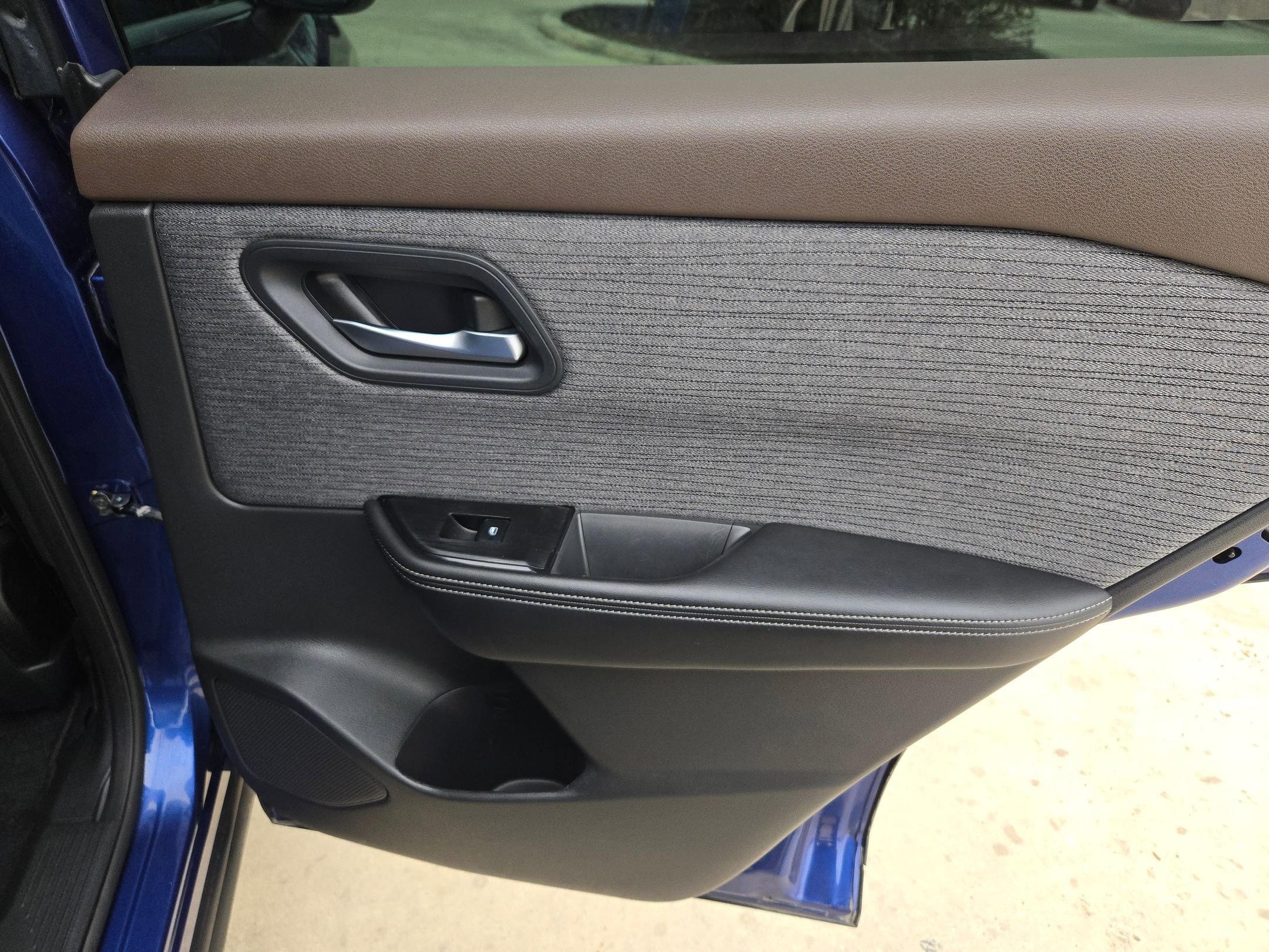 Used 2023 Nissan Rogue SV image 27