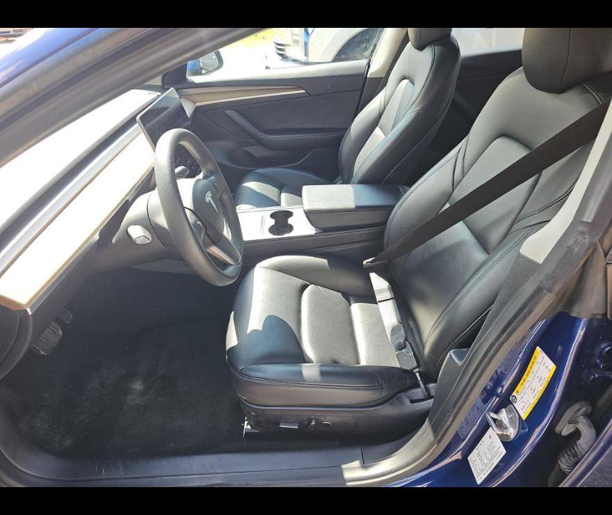 Used 2022 Tesla Model 3 Standard Range image 3