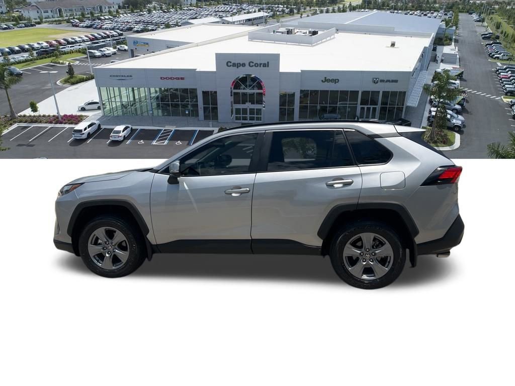 Used 2025 Toyota RAV4 XLE FWD image 24