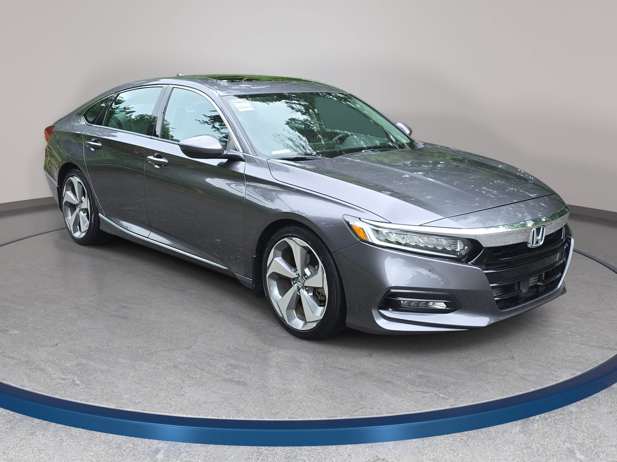 Used 2018 Honda Accord Touring image 3