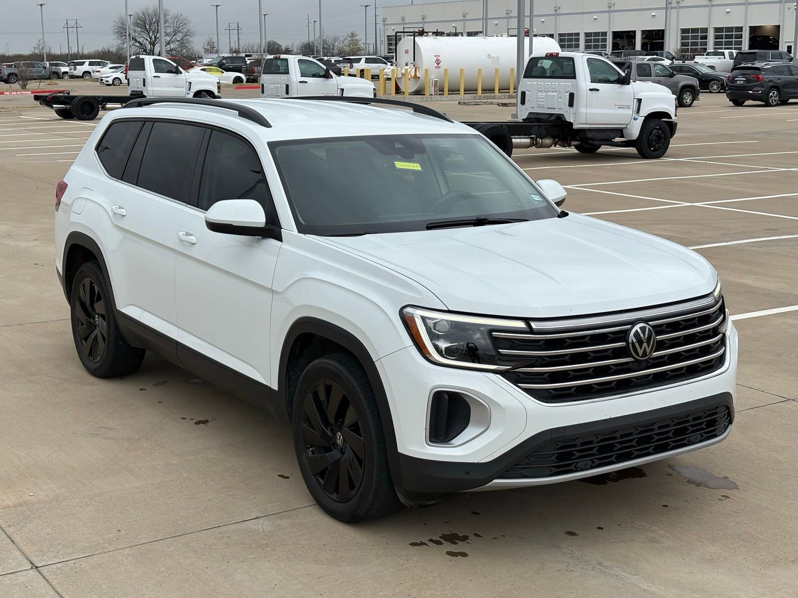 Used 2024 Volkswagen Atlas SE w/ Black Wheel Package image 11