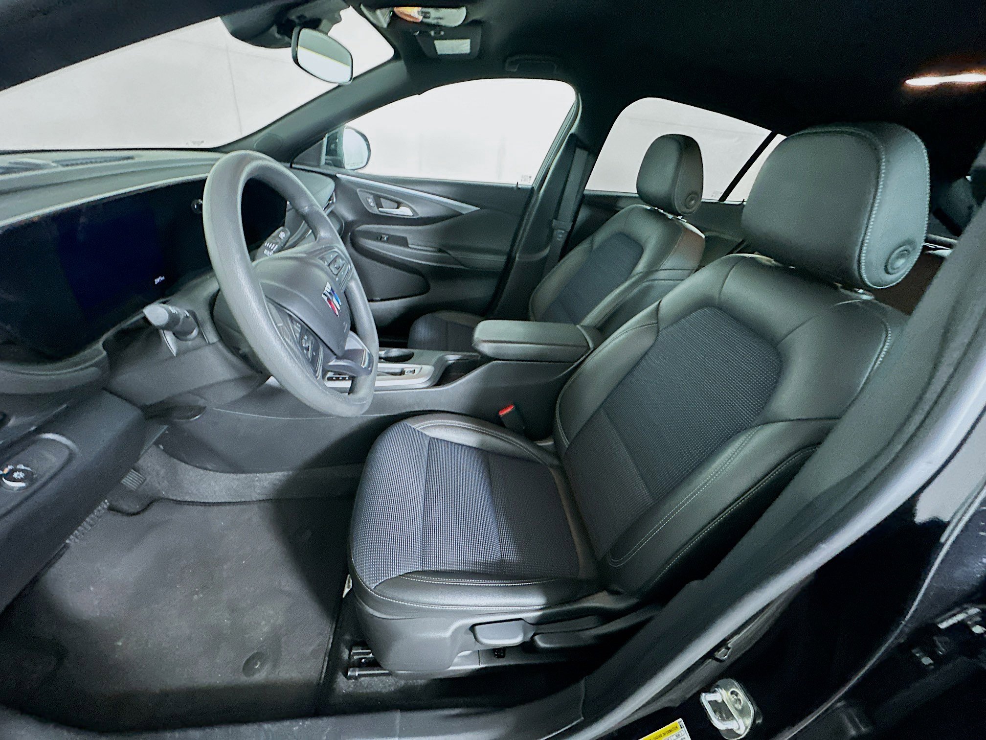 Used 2025 Buick Envista Preferred image 13