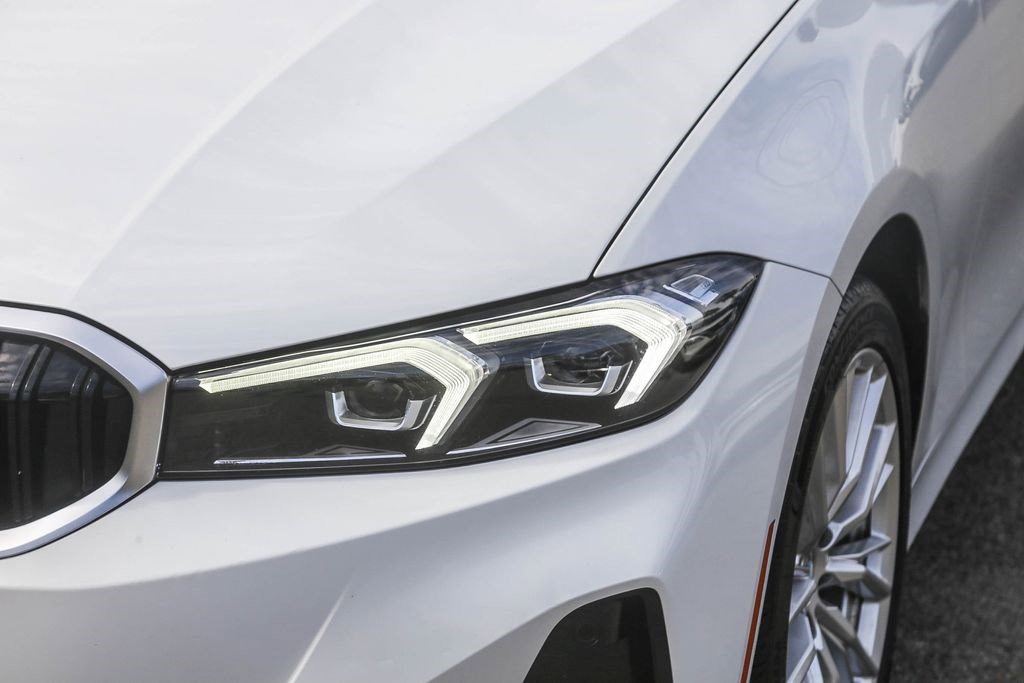 Used 2024 BMW 330i Sedan w/ Convenience Package RWD image 4