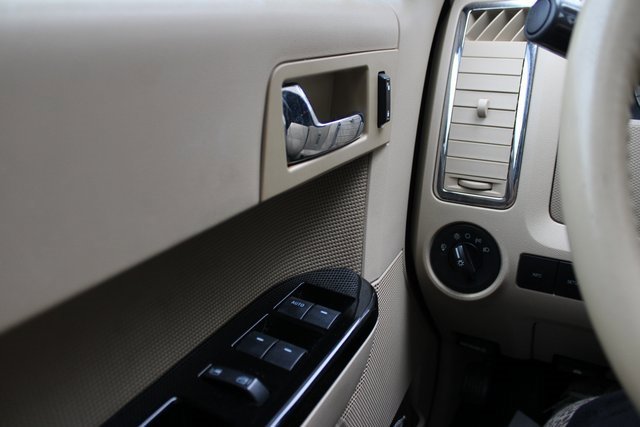 Used 2010 Ford Escape Limited image 22