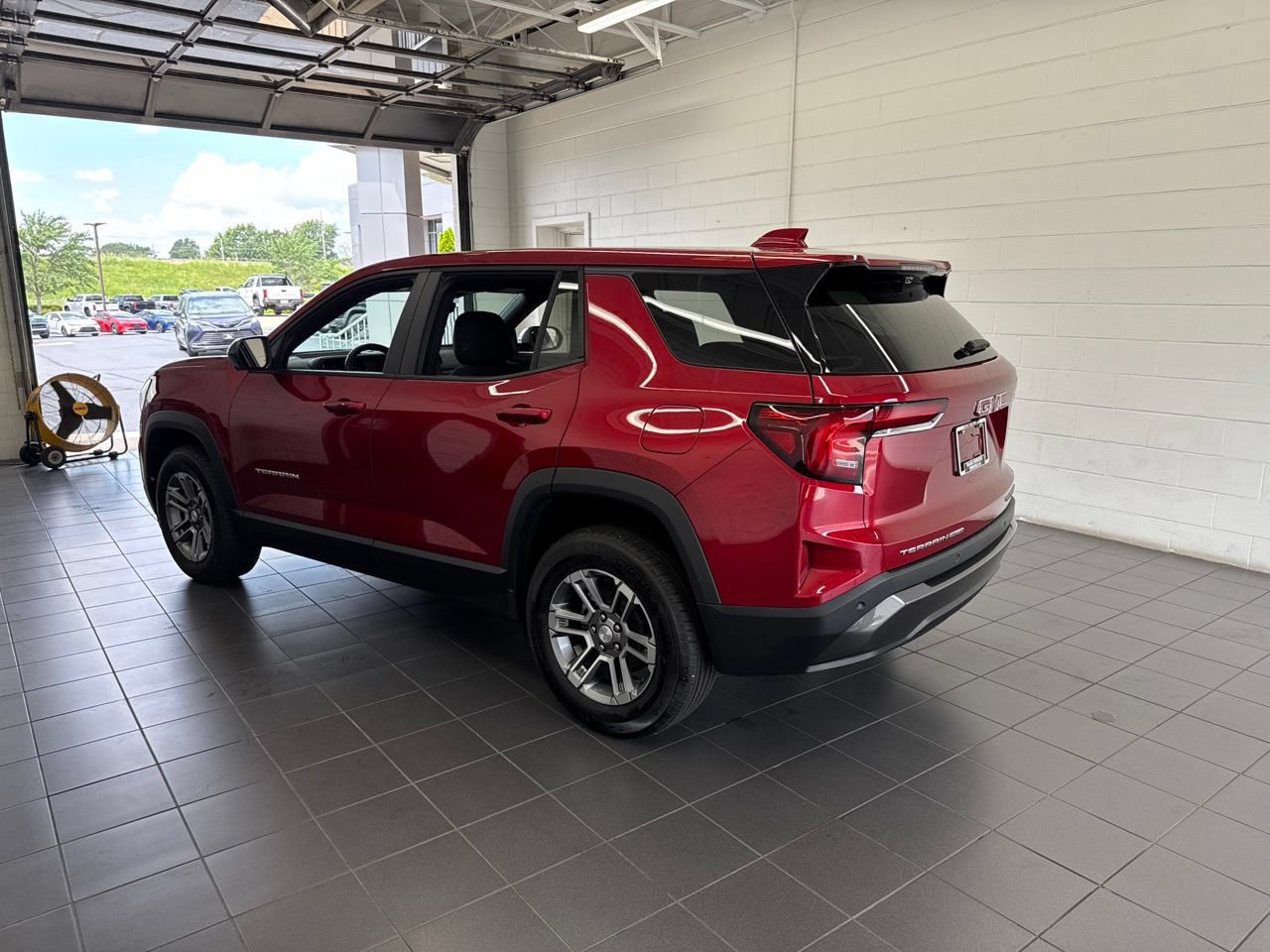 Used 2025 GMC Terrain Elevation w/ Technology Package II AWD/4WD image 5