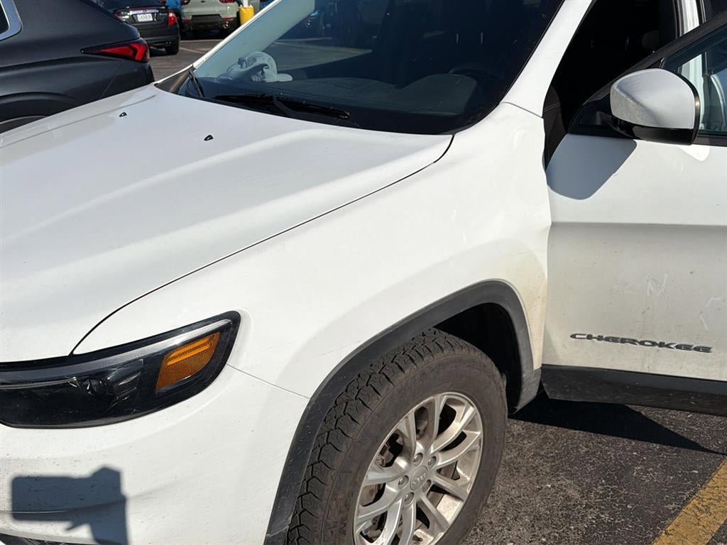 Used 2020 Jeep Cherokee Latitude w/ Cold Weather Group image 1