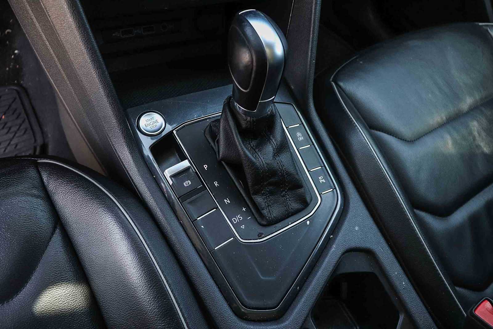 Used 2018 Volkswagen Tiguan SEL Premium FWD image 18