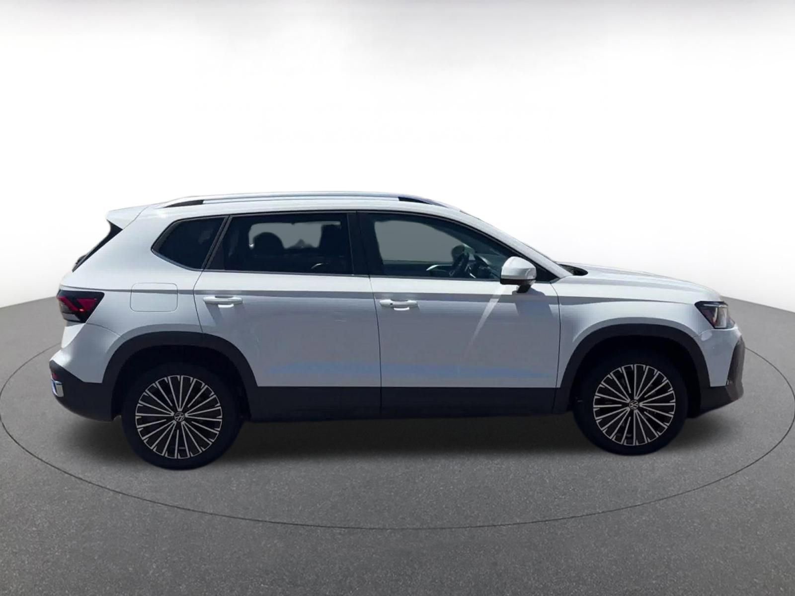 Used 2025 Volkswagen Taos SE FWD image 16