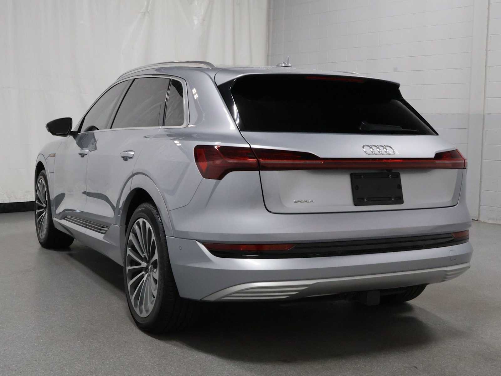 Used 2019 Audi e-tron Prestige w/ Prestige Package AWD/4WD image 3