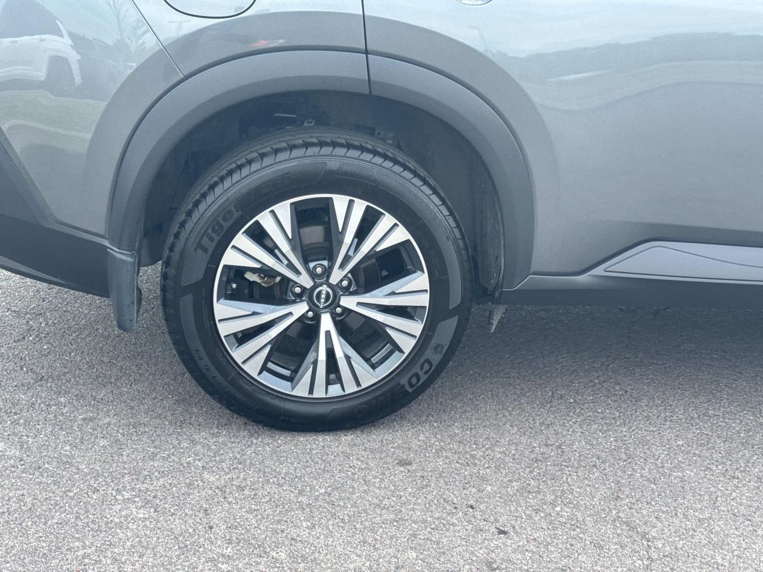 Used 2023 Nissan Rogue SV w/ SV Premium B Package FWD image 14