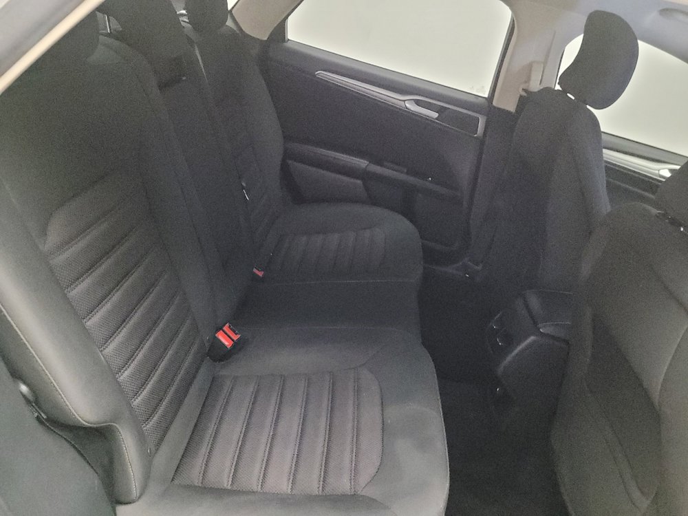 Used 2017 Ford Fusion SE w/ Fusion SE Technology Package image 19