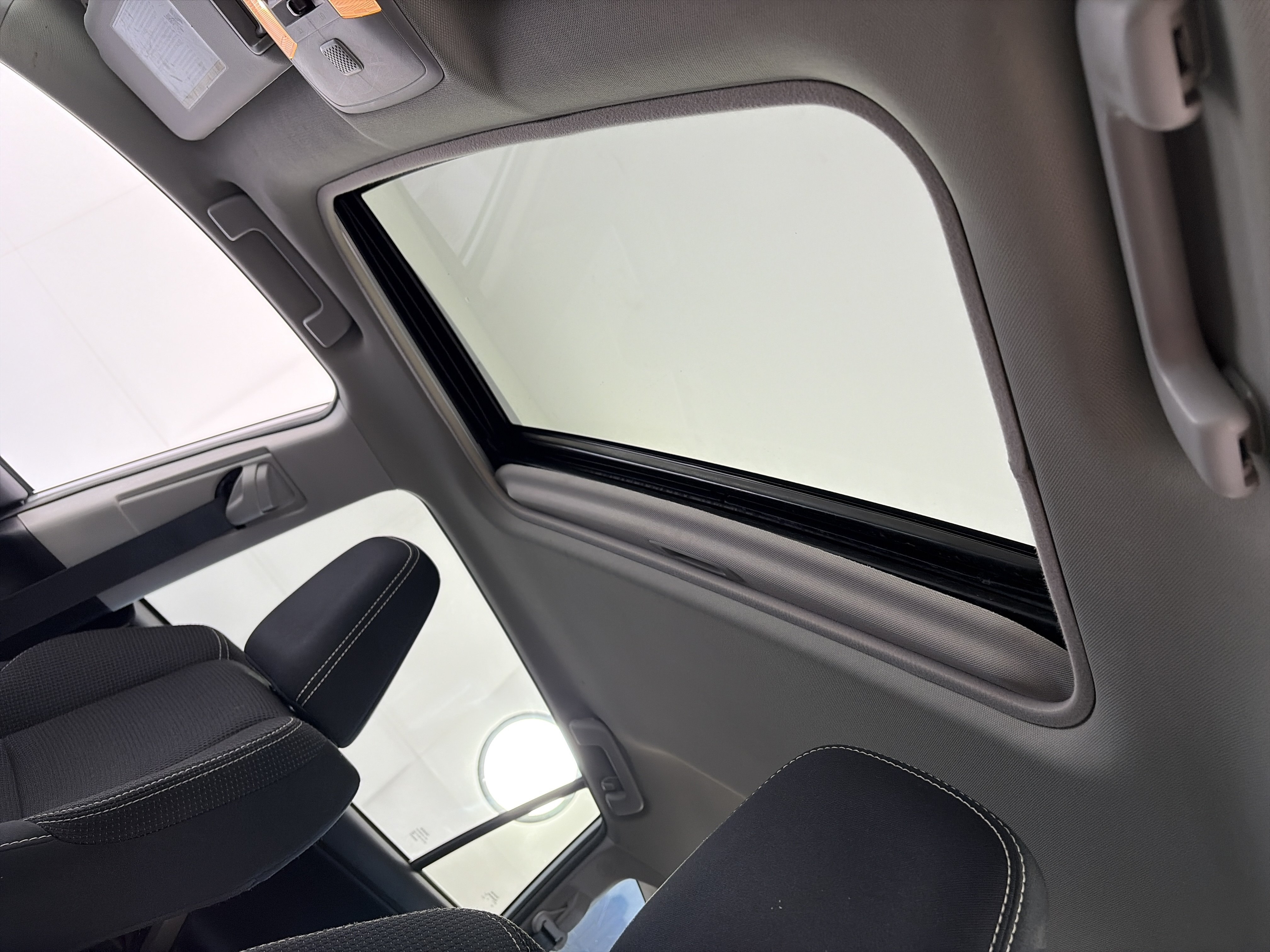 Used 2018 Toyota RAV4 XLE FWD image 18