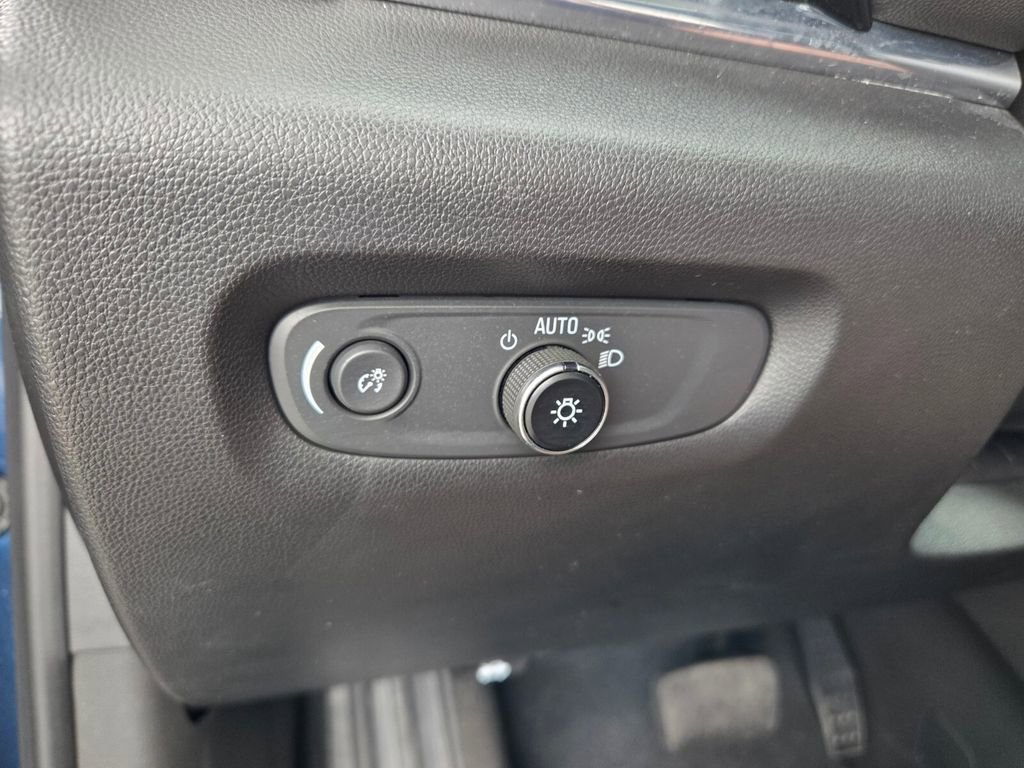 Certified 2023 Chevrolet Traverse LT FWD image 23