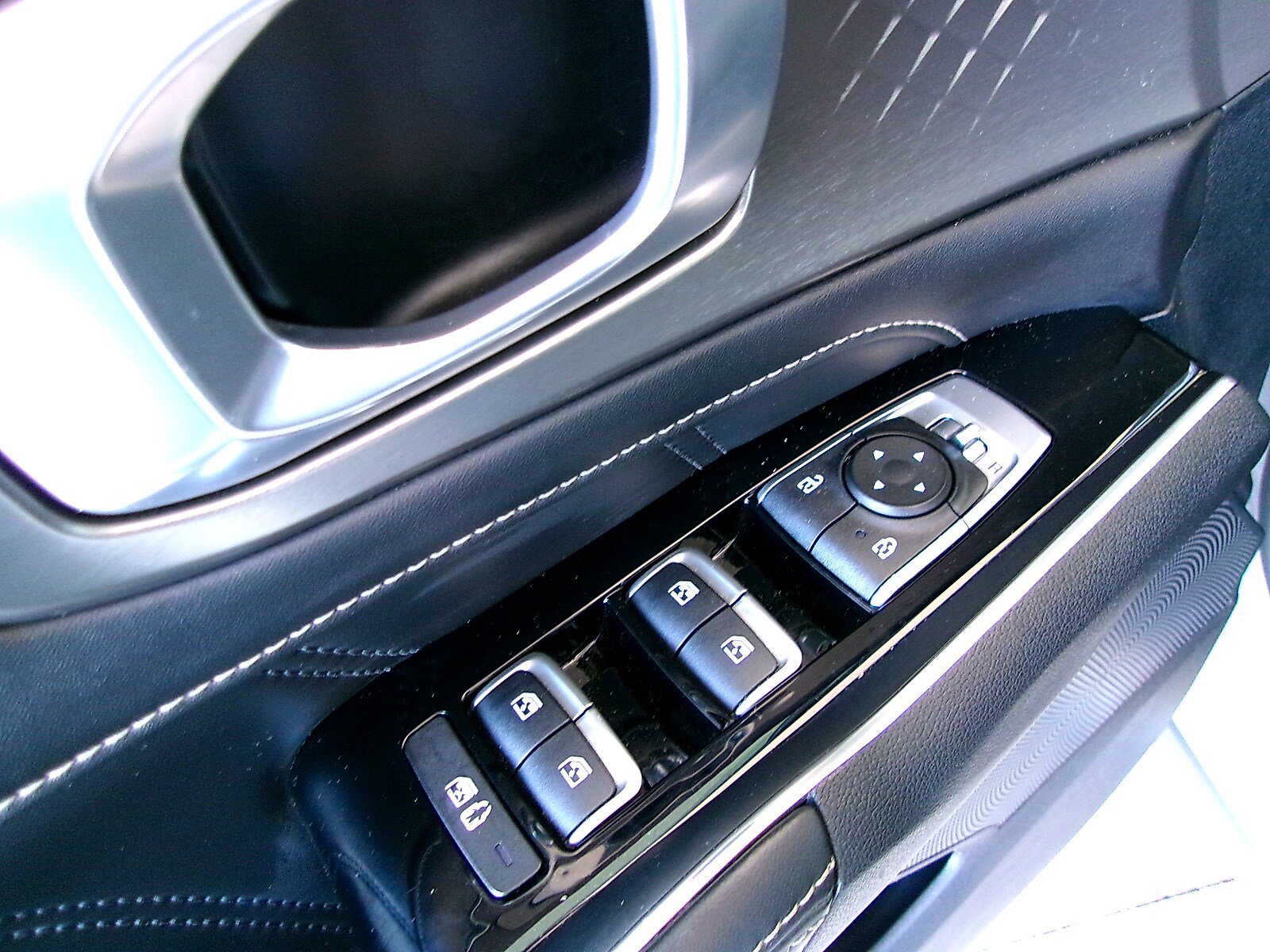 Used 2022 Kia Sorento SX FWD image 12