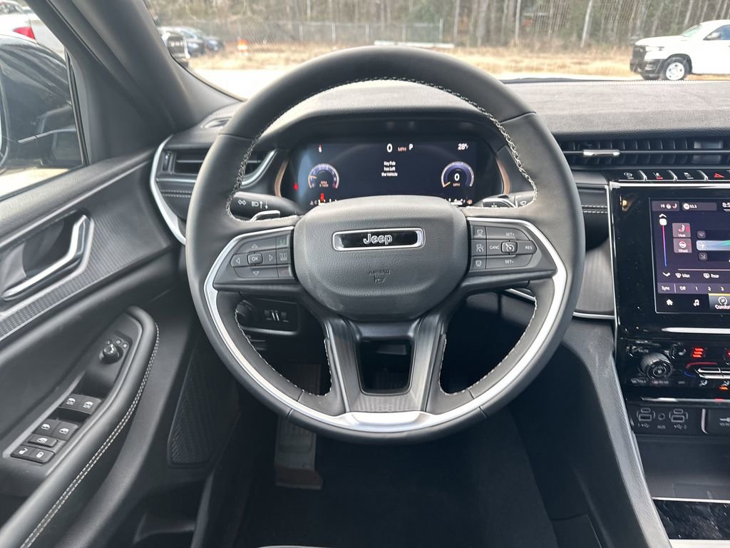 New 2025 Jeep Grand Cherokee Altitude image 24