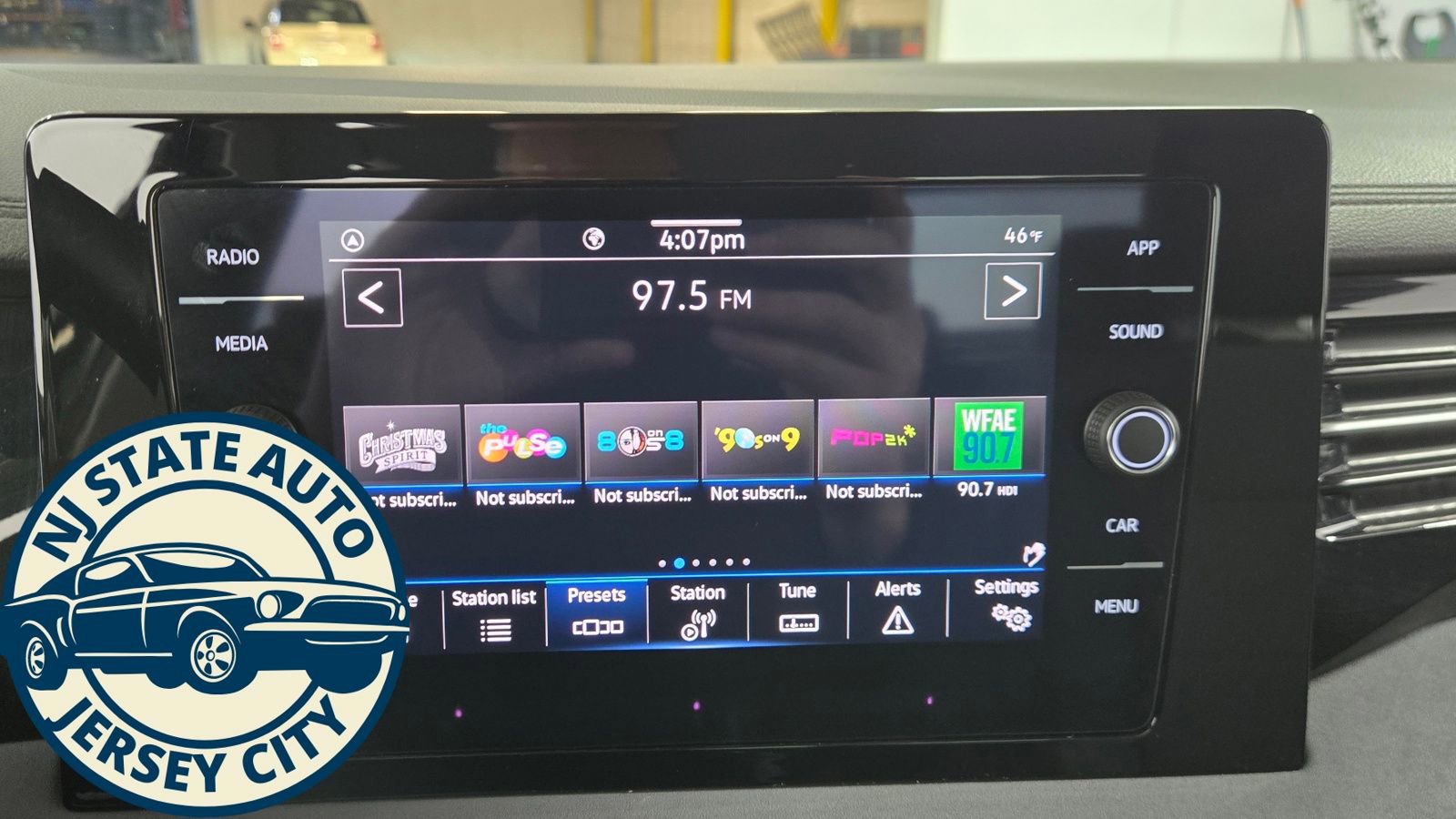 Used 2025 Volkswagen Jetta SE image 13