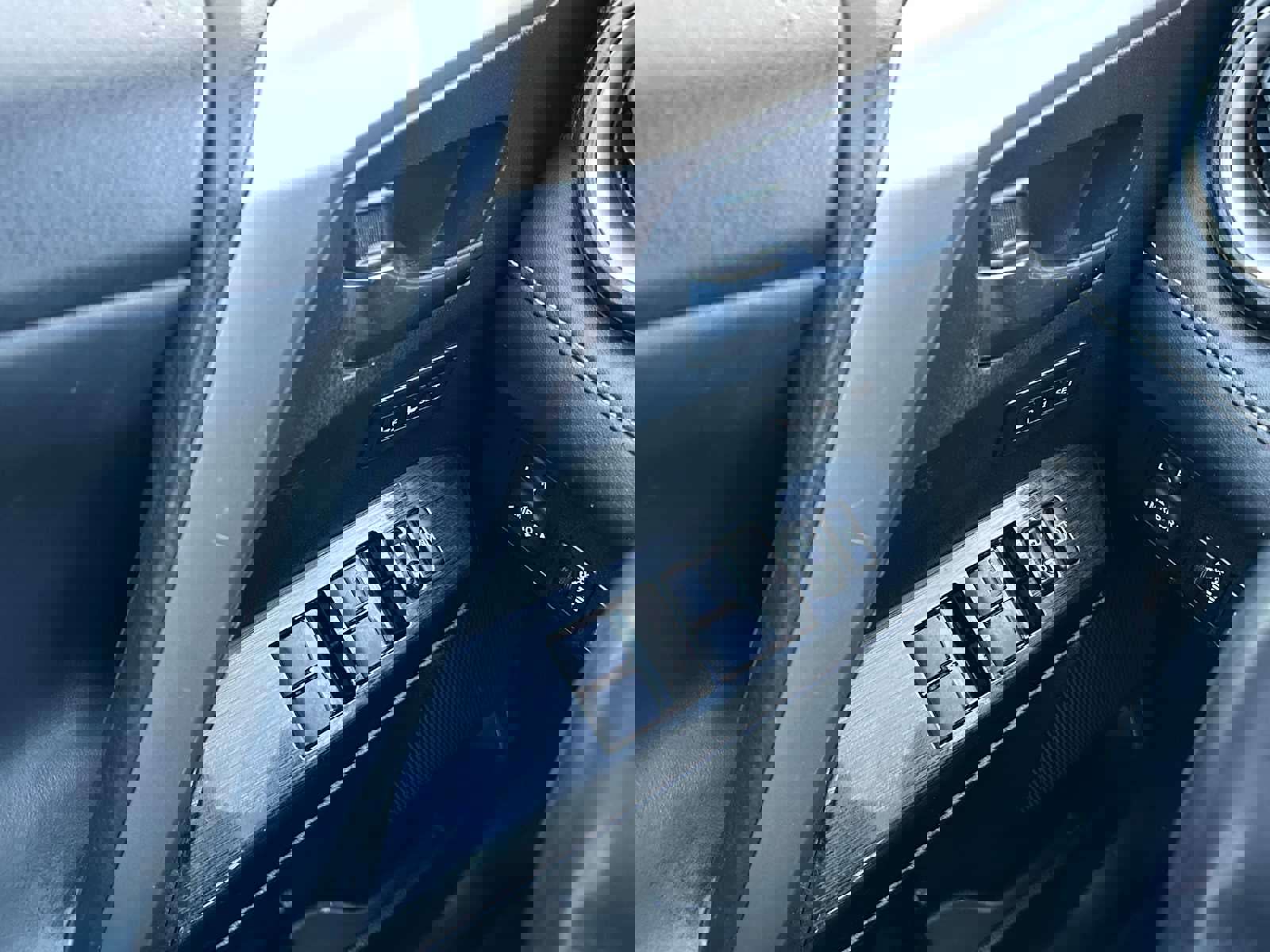 Used 2017 Toyota RAV4 Limited image 33