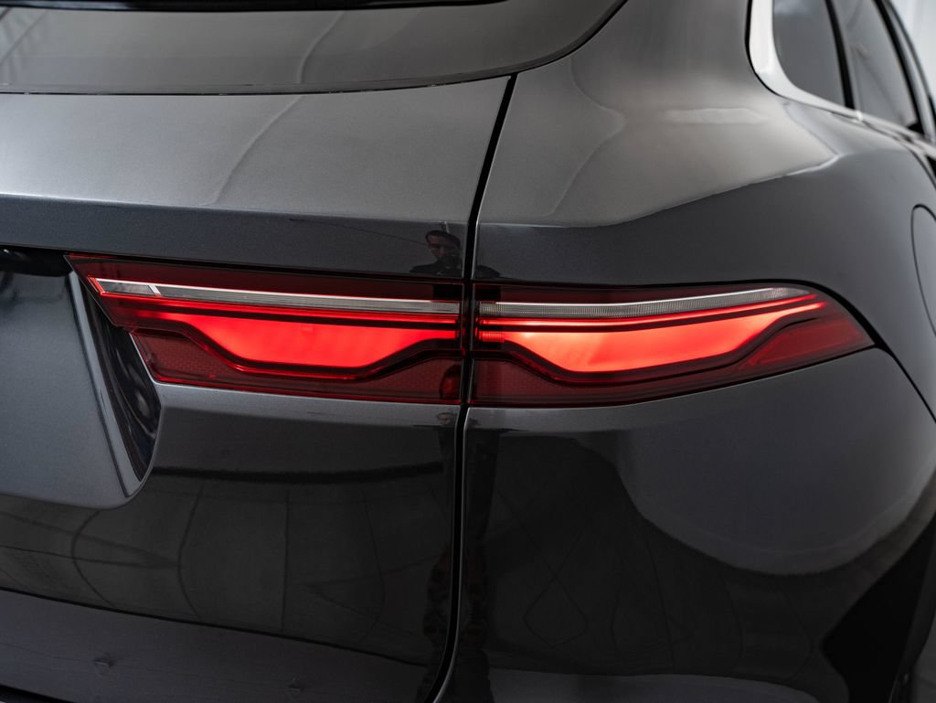 Used 2023 Jaguar F-PACE S AWD/4WD image 9