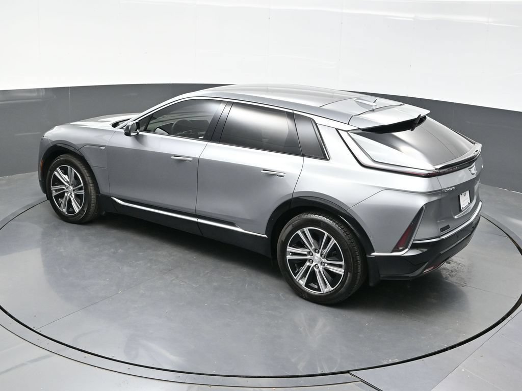 Certified 2024 Cadillac Lyriq Luxury AWD/4WD image 39