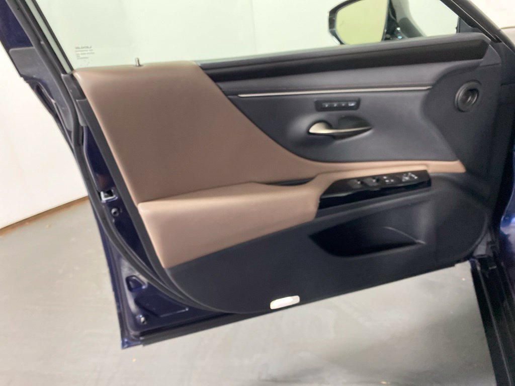Certified 2025 Lexus ES 300h w/ Premium Package FWD image 25