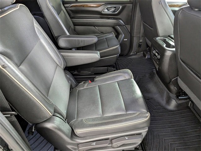 Used 2023 Chevrolet Suburban Premier image 19