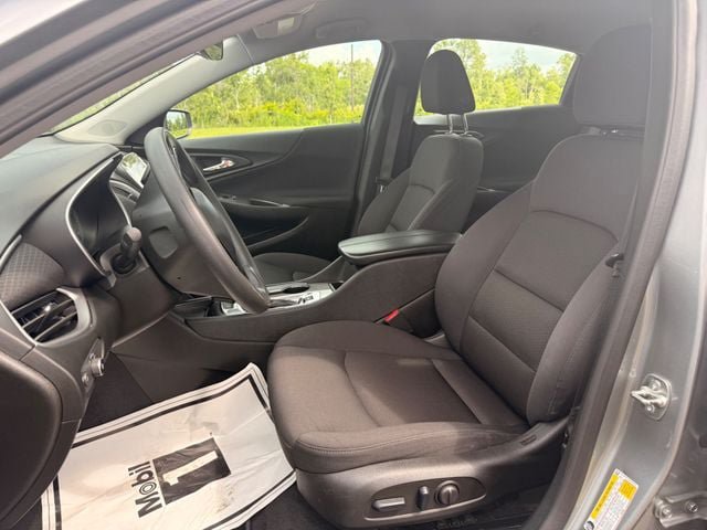 Used 2025 Chevrolet Malibu LT FWD image 6