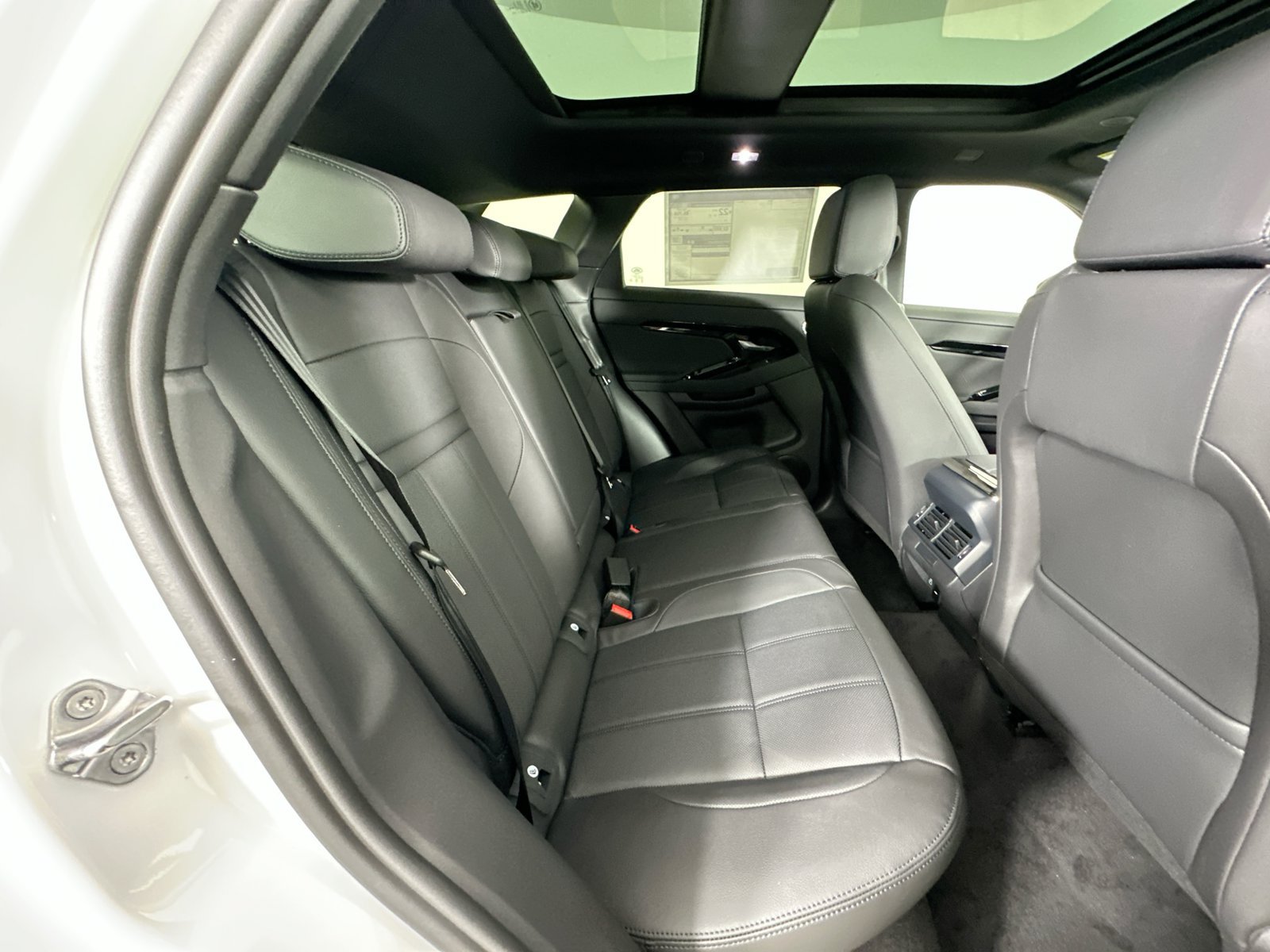 New 2026 Land Rover Range Rover Evoque S AWD/4WD image 40