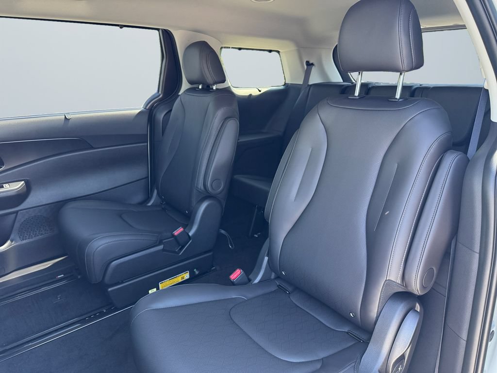 New 2027 Kia Carnival EX FWD image 13