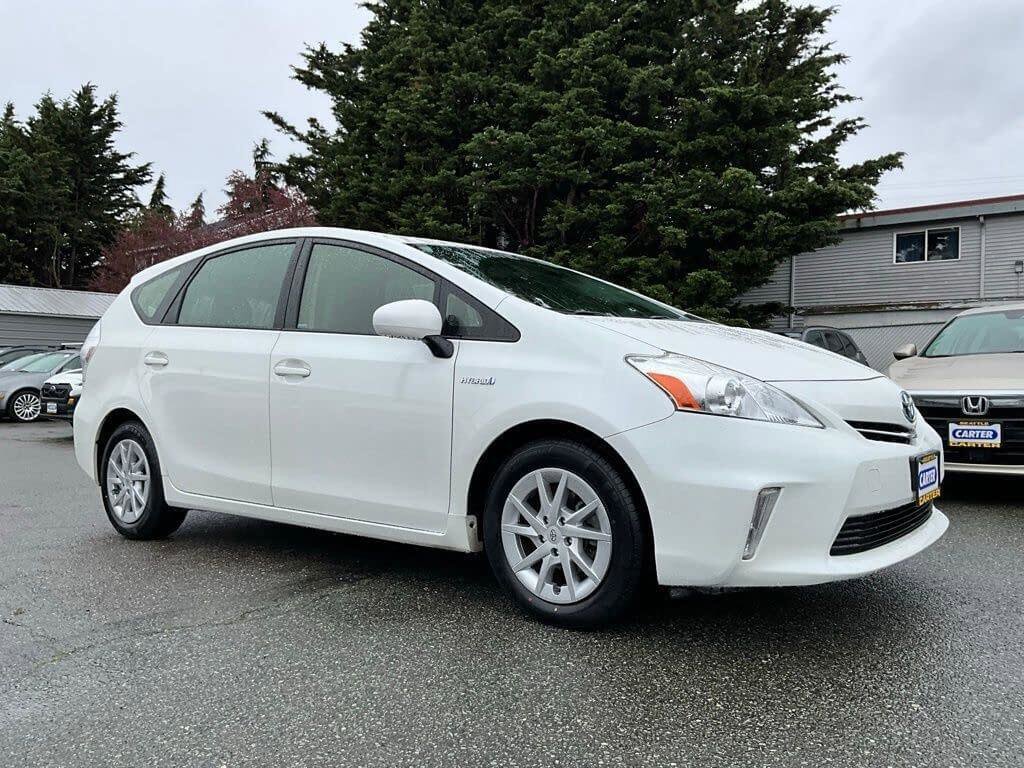 Used 2014 Toyota Prius V Three image 2
