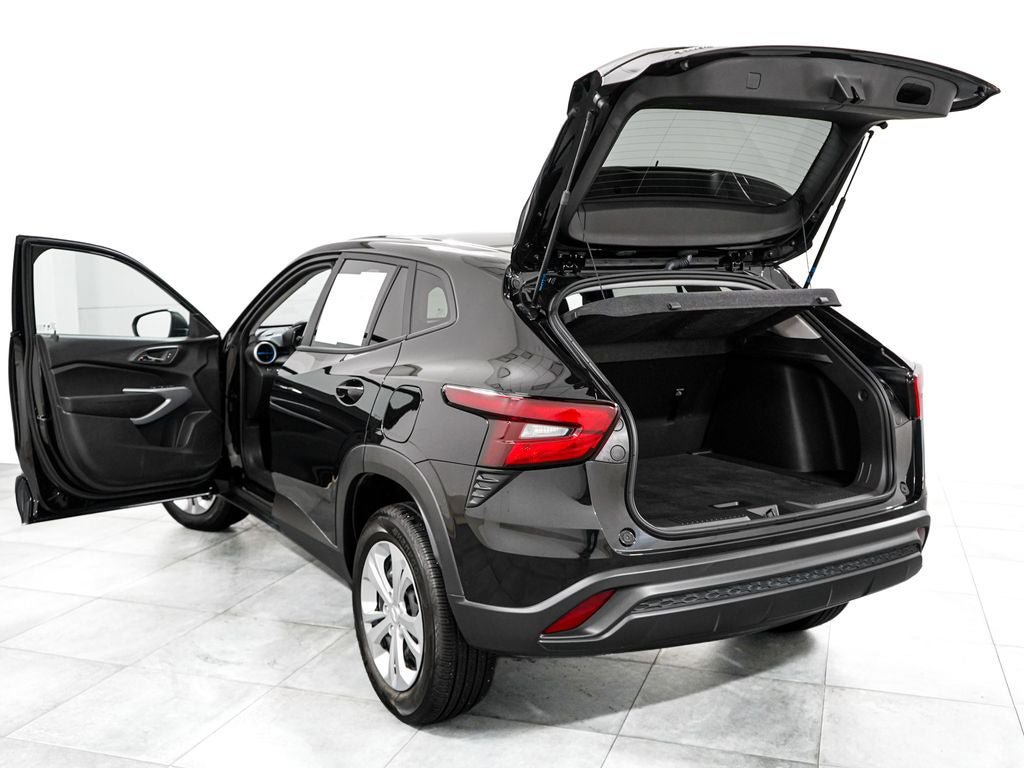 Used 2025 Chevrolet Trax LS FWD image 9