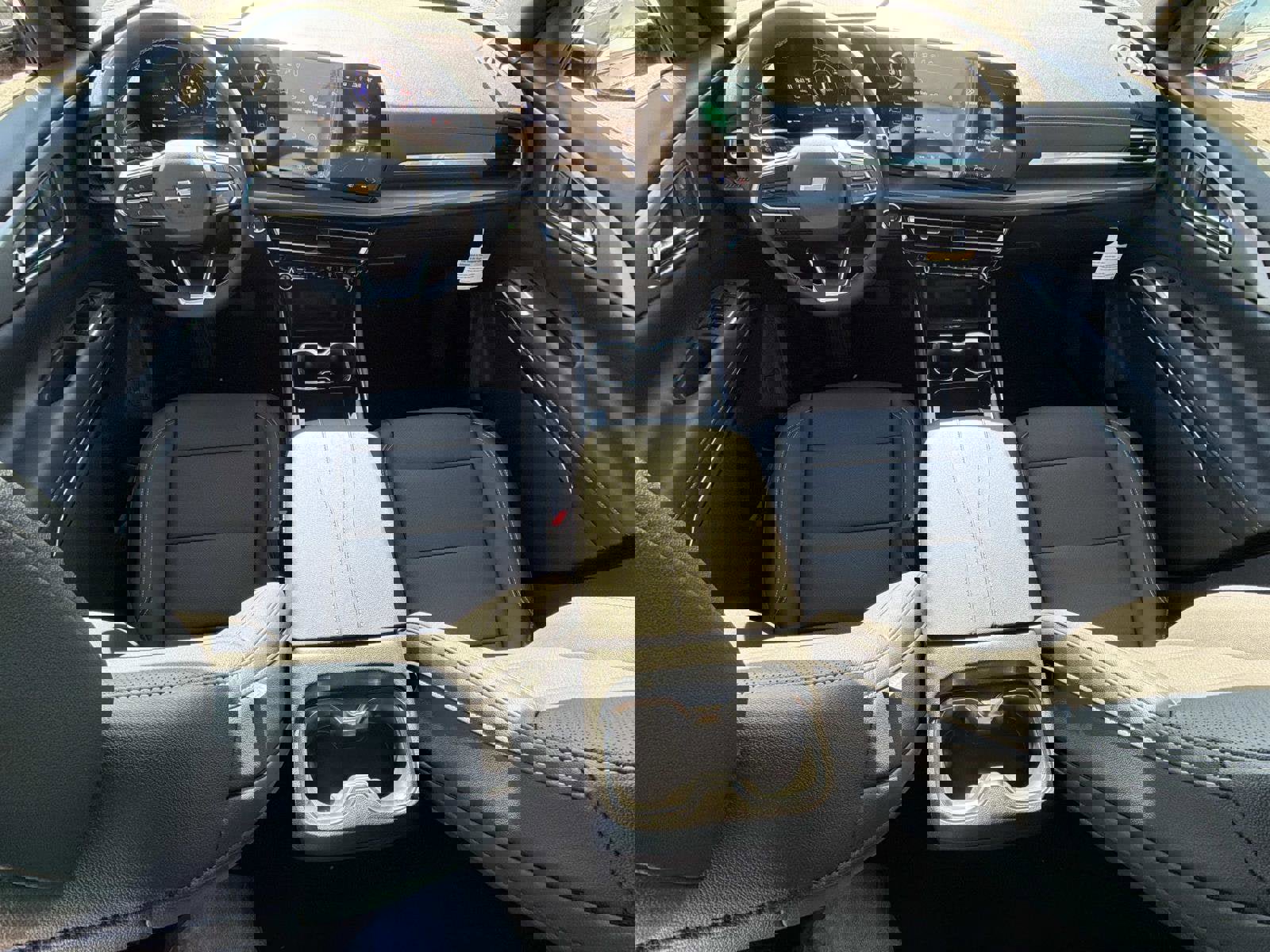 New 2026 Chevrolet Traverse LT image 2