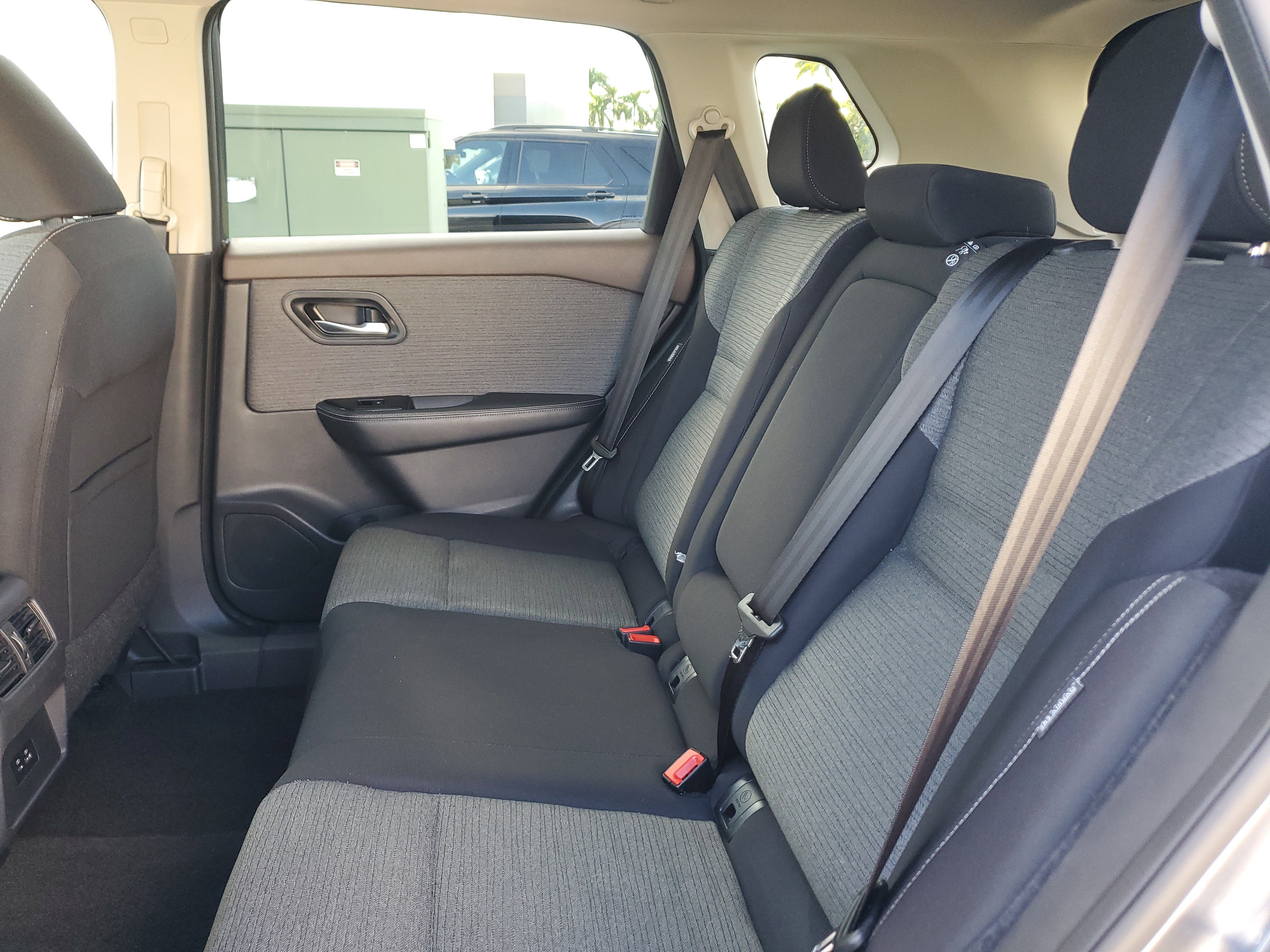 Used 2022 Nissan Rogue SV image 13