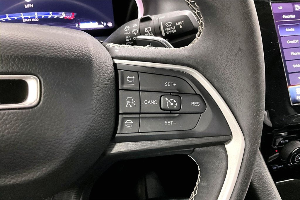 Used 2023 Jeep Grand Cherokee Laredo AWD/4WD image 20