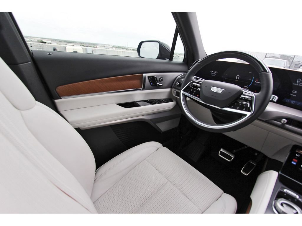 Certified 2026 Cadillac Vistiq Luxury image 8
