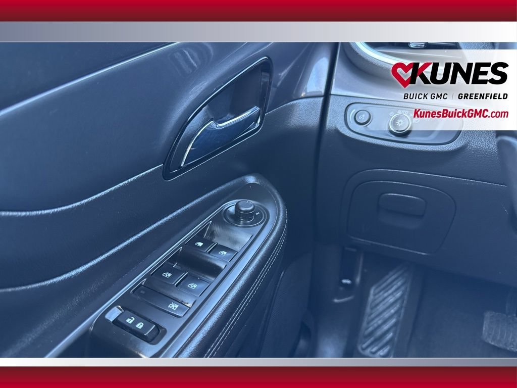Used 2020 Buick Encore Preferred FWD image 32