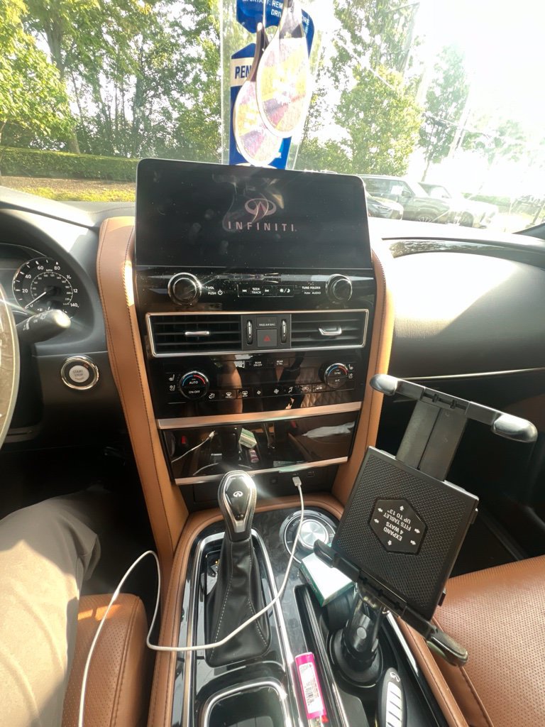 Used 2023 INFINITI QX80 Sensory w/ Cargo Package AWD/4WD image 17