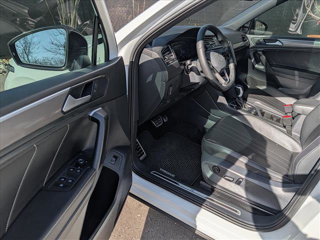 Certified 2024 Volkswagen Tiguan SE R-Line AWD/4WD image 27