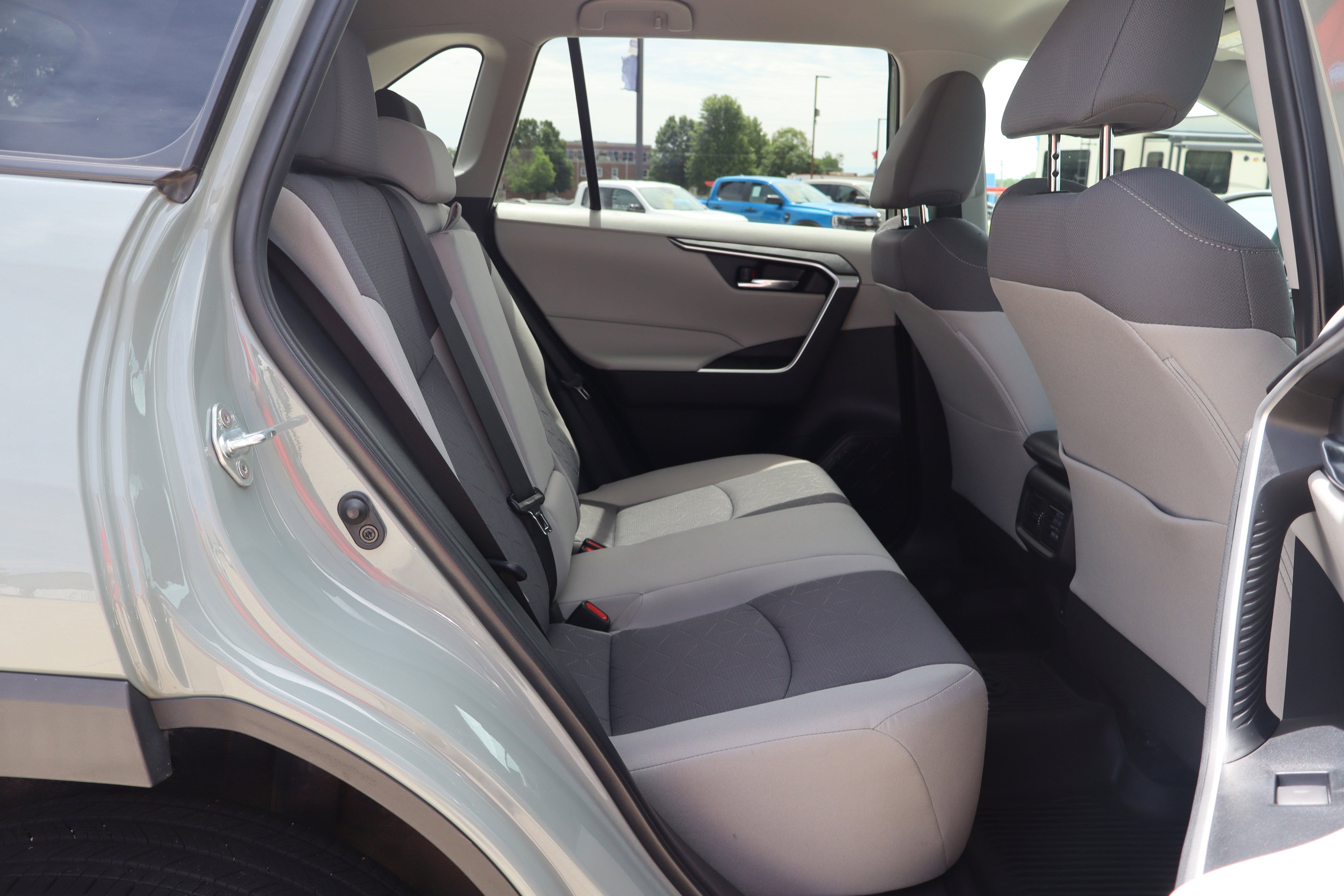Used 2022 Toyota RAV4 XLE AWD/4WD image 12