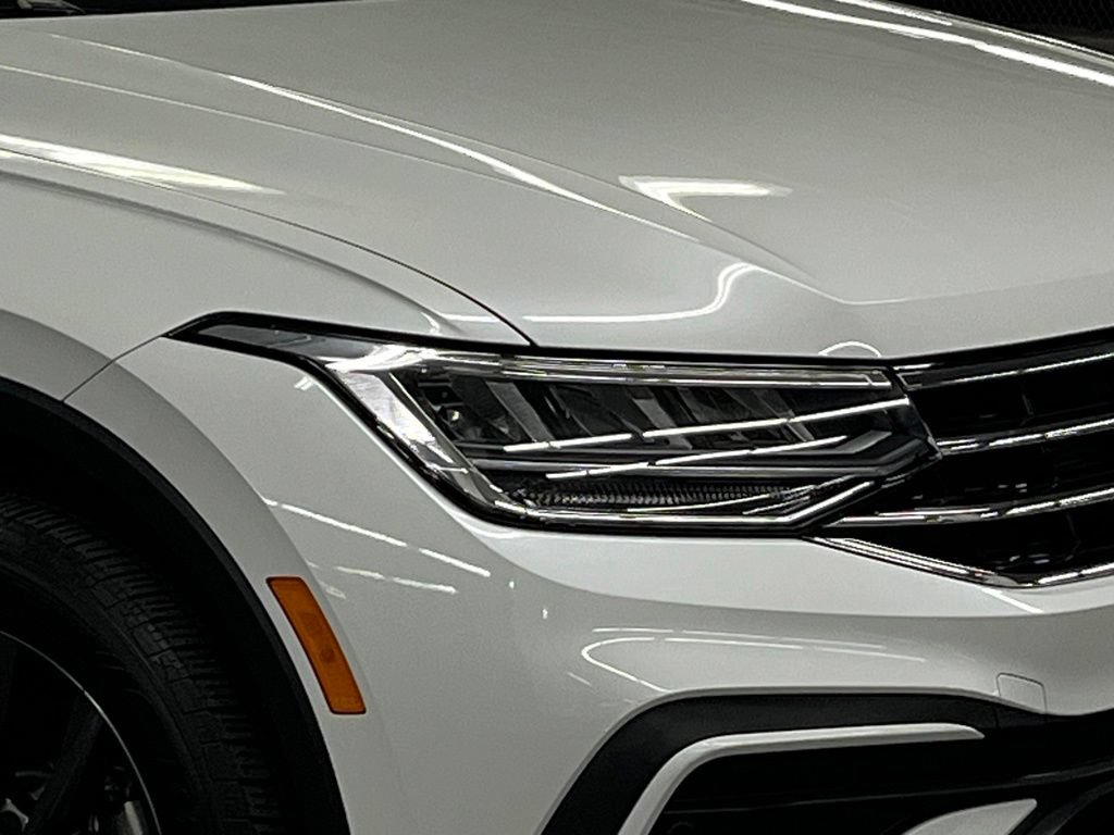 Used 2023 Volkswagen Tiguan SE w/ Panoramic Sunroof Package FWD image 42