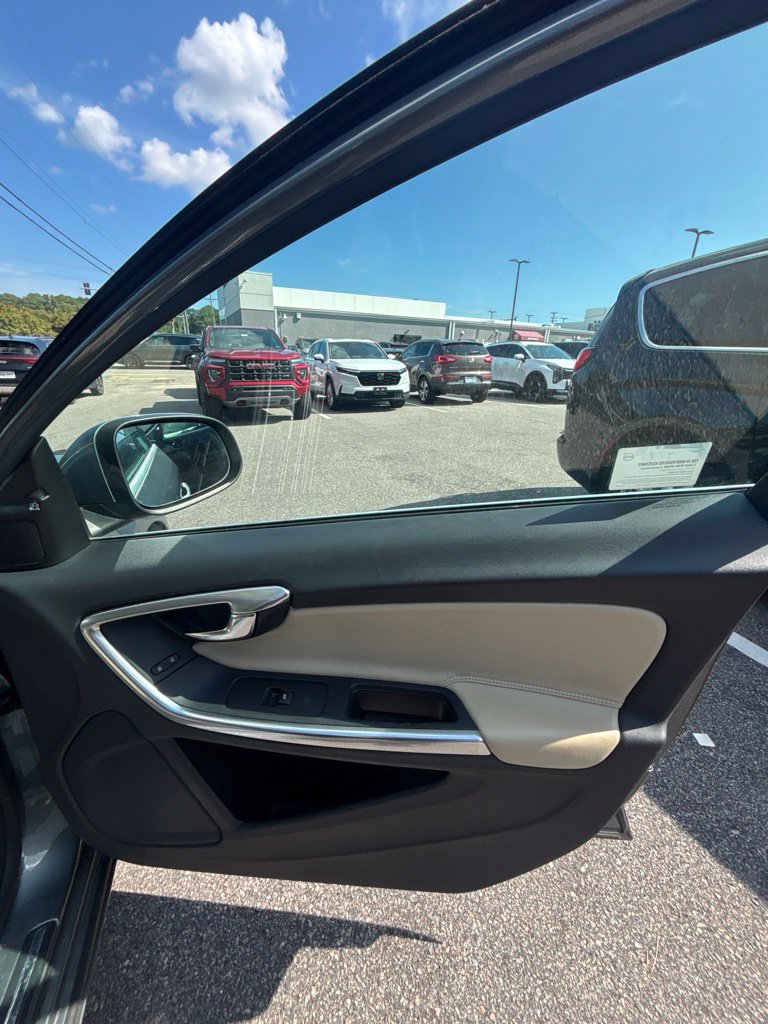 Used 2017 Volvo V60 T5 Premier FWD image 21