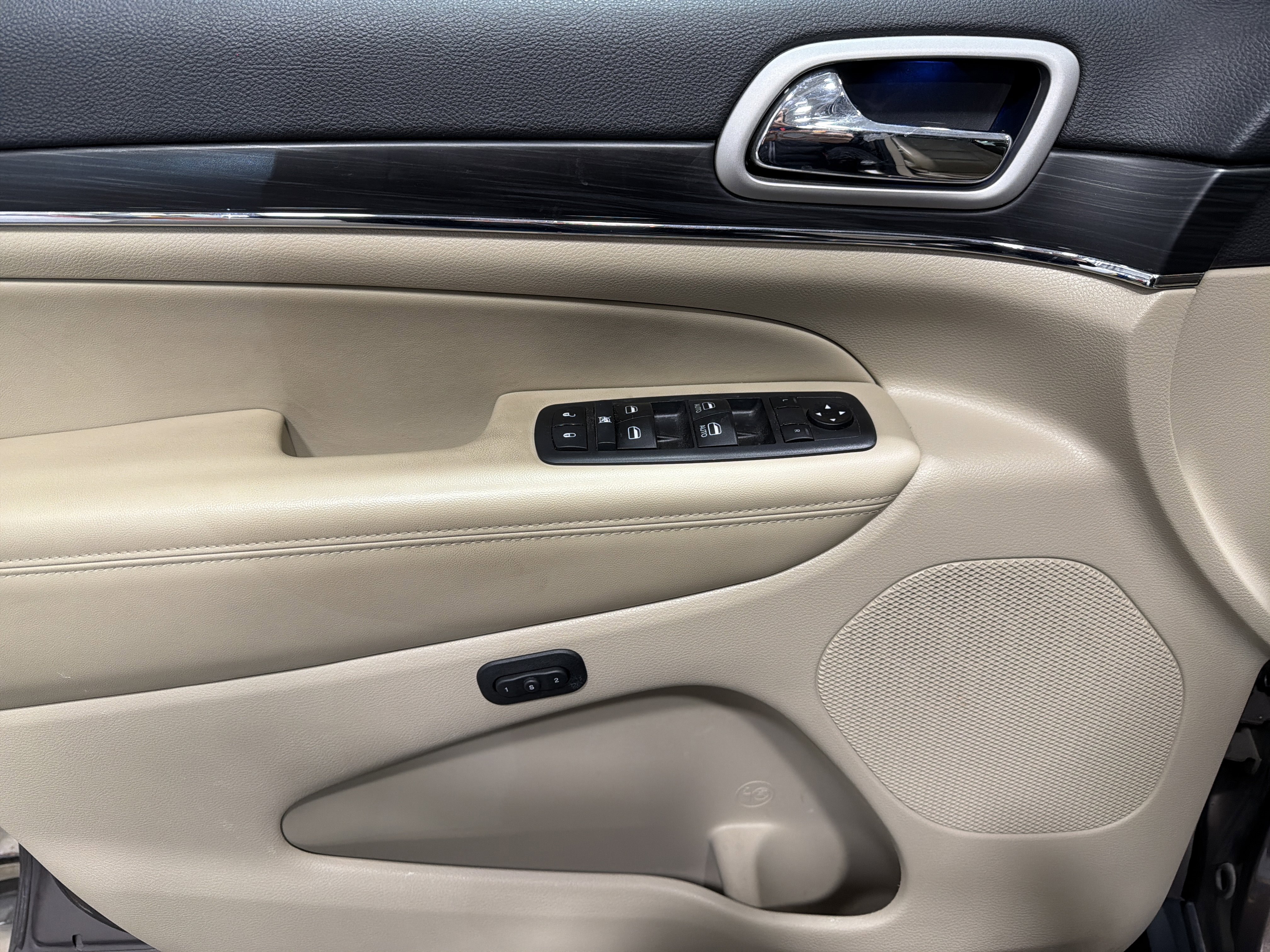 Used 2020 Jeep Grand Cherokee Limited w/ Luxury Group II image 15