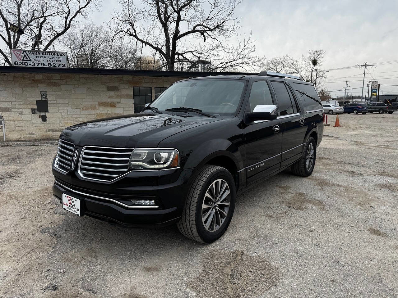 Used 2017 Lincoln Navigator L Select image 1