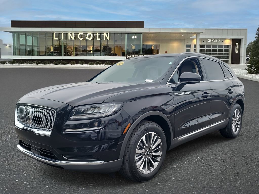 Used 2022 Lincoln Nautilus FWD w/ Premium Package image 2