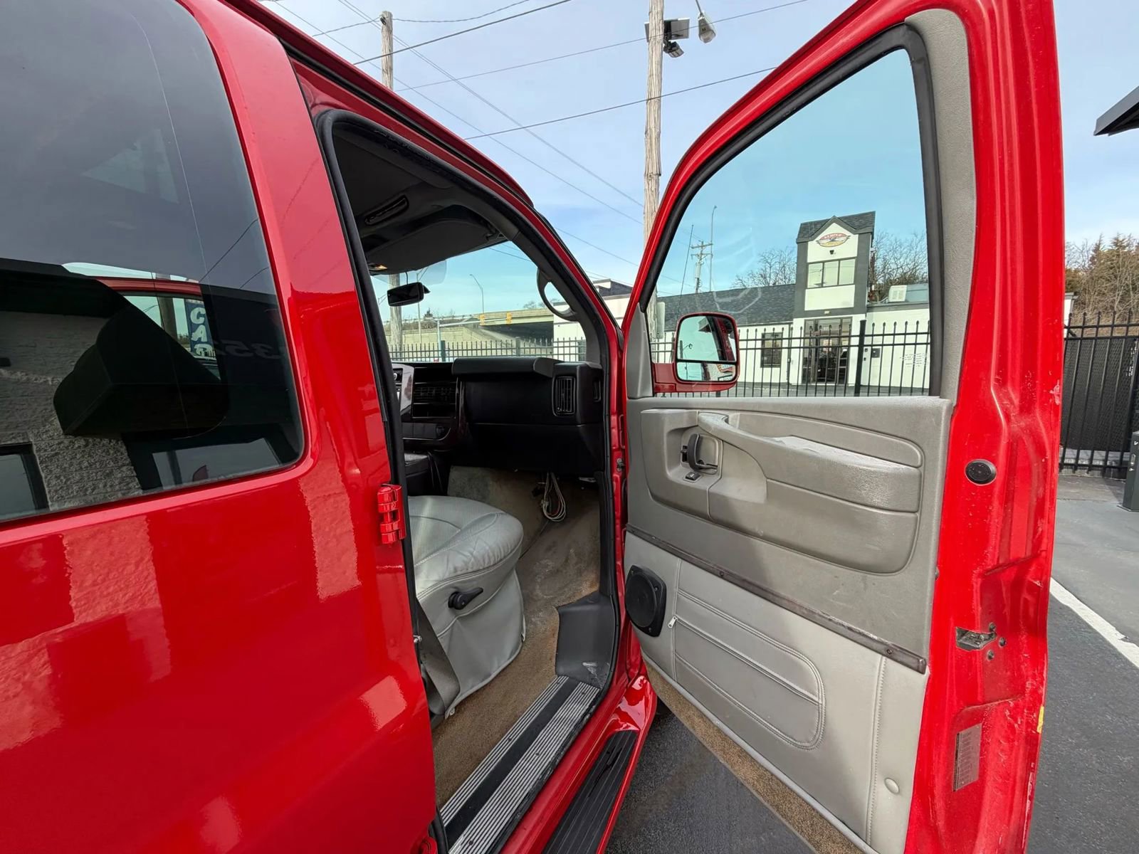 Used 2010 Chevrolet Express 1500 w/ Power Package image 20