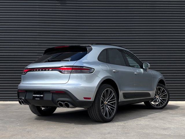 Certified 2026 Porsche Macan image 7