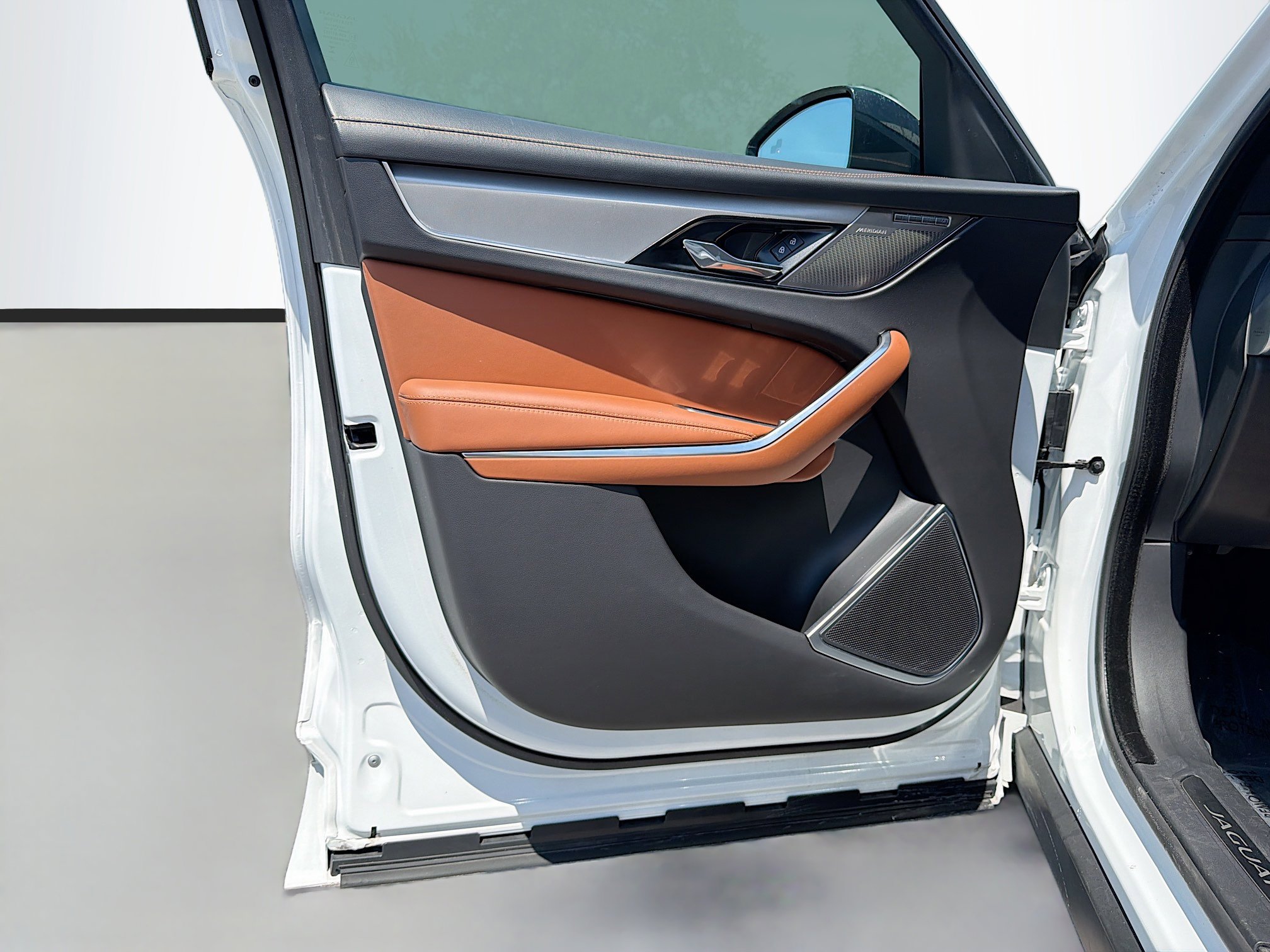 Used 2024 Jaguar F-PACE R-Dynamic S image 22