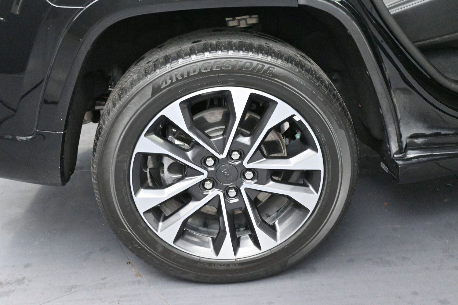 Used 2022 Jeep Grand Cherokee Overland AWD/4WD image 38