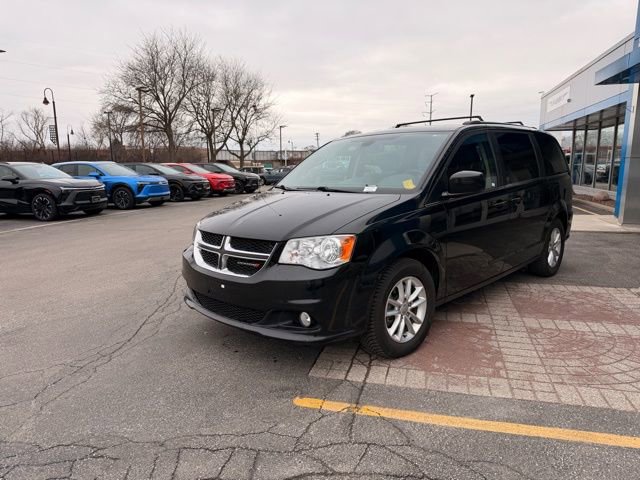 Used 2019 Dodge Grand Caravan SXT image 3